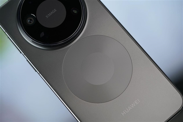 千孔无感出风!华为首款风冷手机Mate80ProMax风驰版图赏