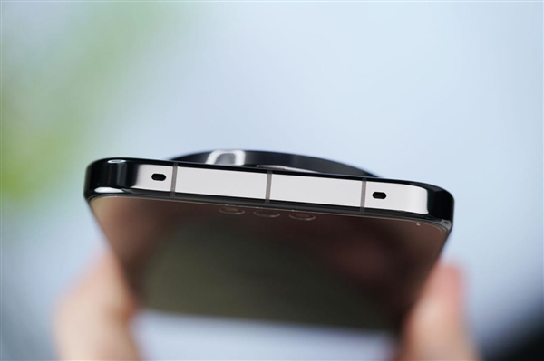 千孔无感出风!华为首款风冷手机Mate80ProMax风驰版图赏