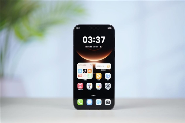 千孔无感出风!华为首款风冷手机Mate80ProMax风驰版图赏