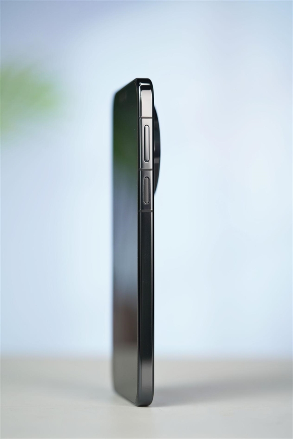 千孔无感出风!华为首款风冷手机Mate80ProMax风驰版图赏