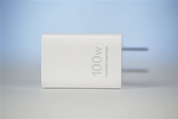 千孔无感出风!华为首款风冷手机Mate80ProMax风驰版图赏