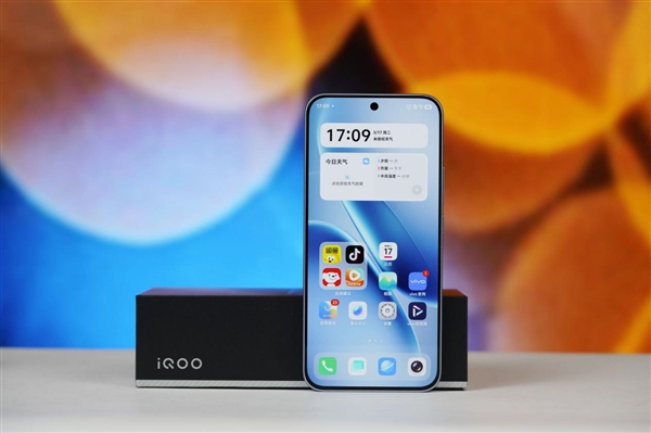 9020毫安时超大电池!iQOOZ11图赏