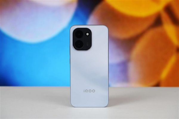 9020毫安时超大电池!iQOOZ11图赏