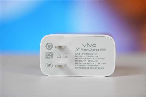 9020毫安时超大电池!iQOOZ11图赏