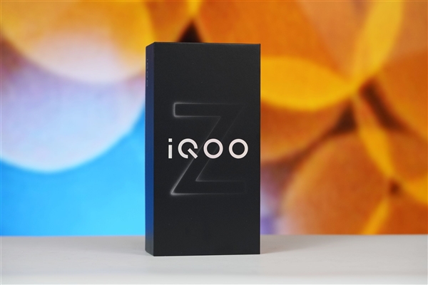 9020毫安时超大电池!iQOOZ11图赏