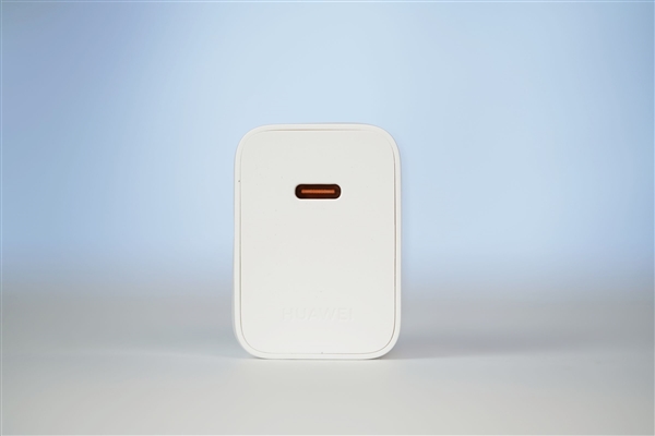 千孔无感出风!华为首款风冷手机Mate80ProMax风驰版图赏