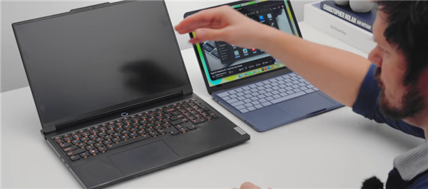 苹果用实力回击8GB内存不够用!玩家实测MacBookNeo同时打开60个应用依然流畅Windows直接关机