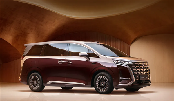 二代刀片电池上车9分钟充饱!第二代腾势D9预售:38.98万起