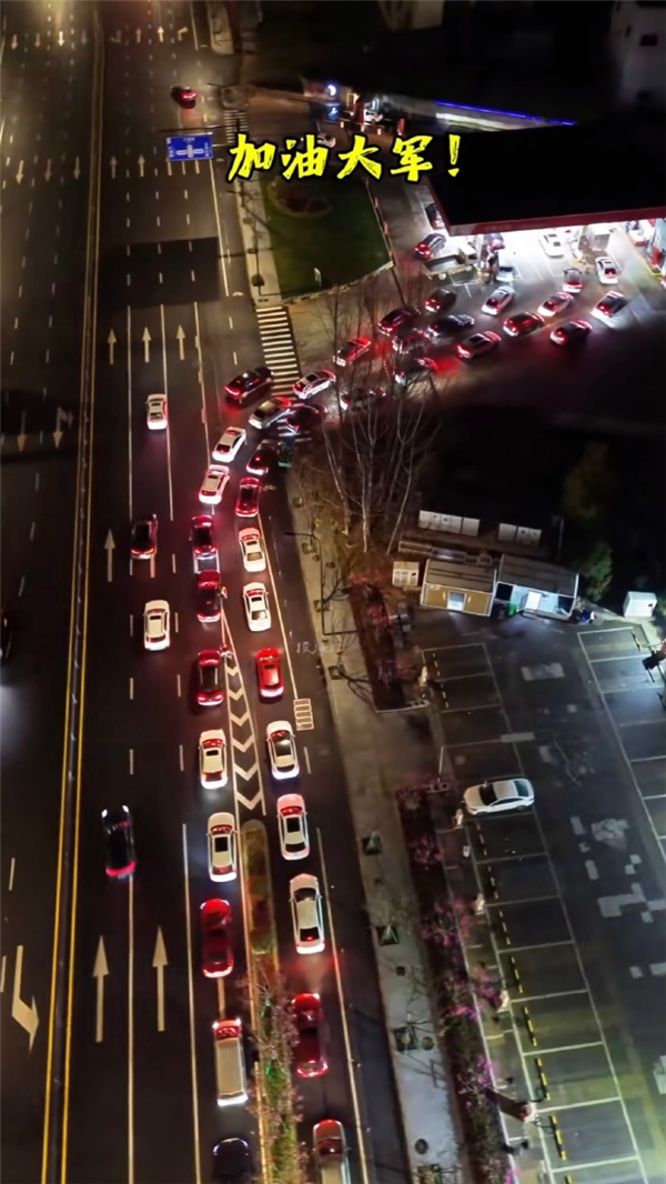 油价再这么涨下去恐怕全世界都要买电车了