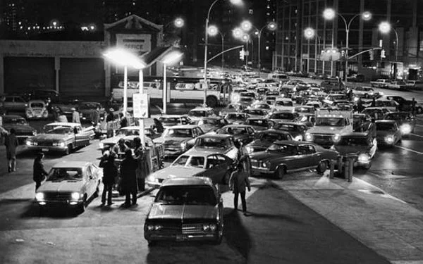 油价再这么涨下去恐怕全世界都要买电车了