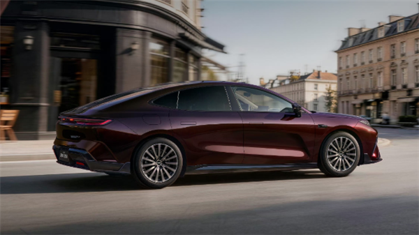 纯电续航升级至225km!吉利银河星耀8远航家上市:12.58万起