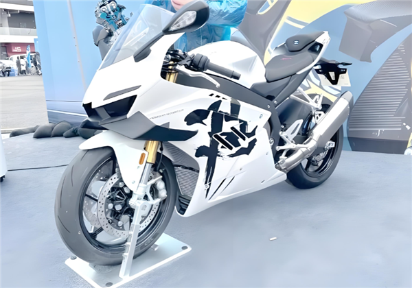 初中学历的湖南修车工造了台碾压雅马哈的国产赛车