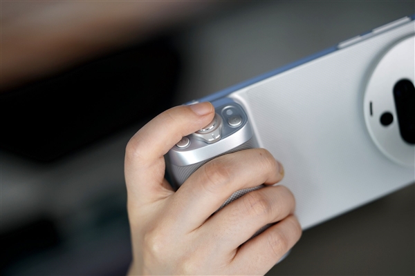 400mm增距镜、直出2亿像素!vivoX300Ultra摄影师套装图赏