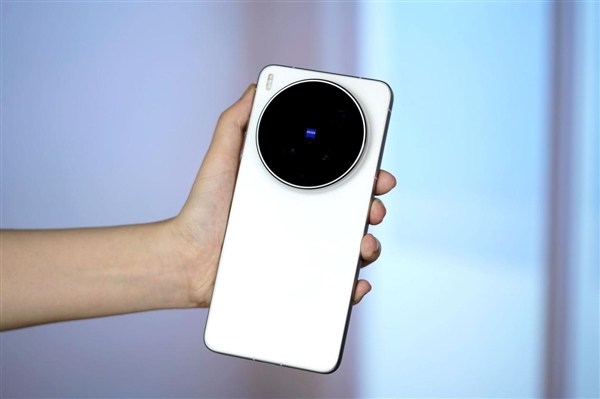 400mm增距镜、直出2亿像素!vivoX300Ultra摄影师套装图赏