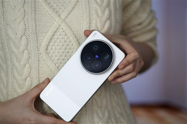 400mm增距镜、直出2亿像素!vivoX300Ultra摄影师套装图赏