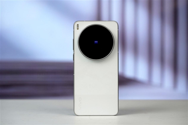 400mm增距镜、直出2亿像素!vivoX300Ultra摄影师套装图赏