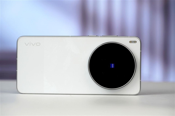 400mm增距镜、直出2亿像素!vivoX300Ultra摄影师套装图赏