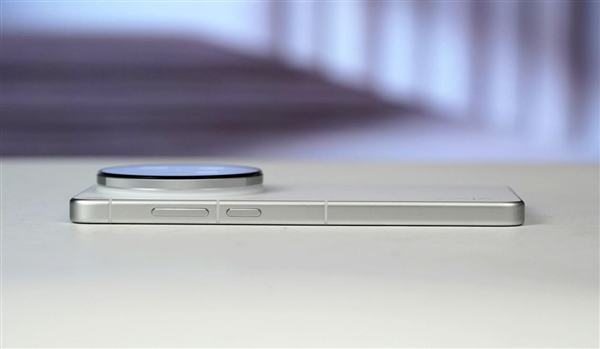 400mm增距镜、直出2亿像素!vivoX300Ultra摄影师套装图赏