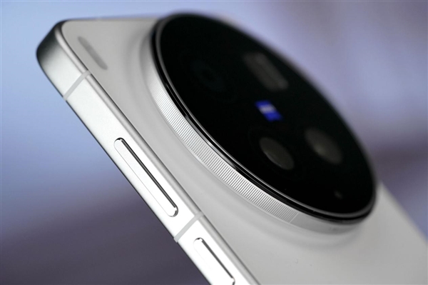 400mm增距镜、直出2亿像素!vivoX300Ultra摄影师套装图赏