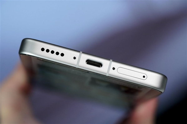 400mm增距镜、直出2亿像素!vivoX300Ultra摄影师套装图赏