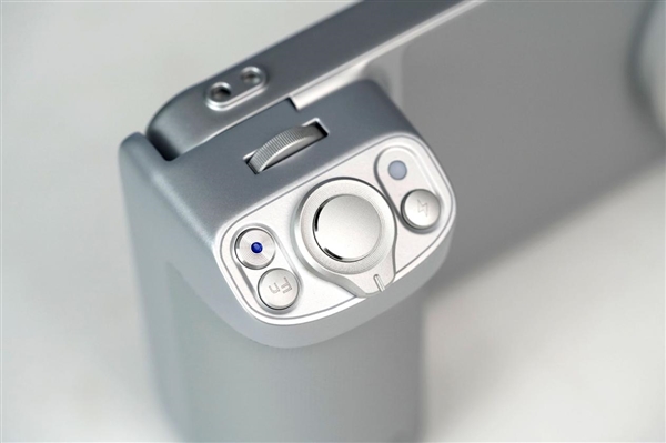 400mm增距镜、直出2亿像素!vivoX300Ultra摄影师套装图赏