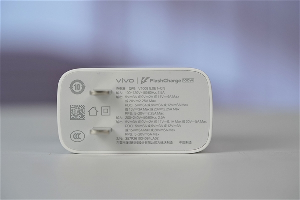 400mm增距镜、直出2亿像素!vivoX300Ultra摄影师套装图赏