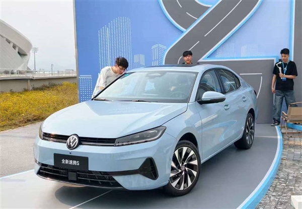 人们愿意相信张雪20年的逆袭却不相信一个35年车企能在混动翻身