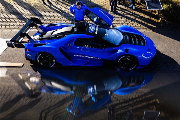 比小米SU7Ultra原型车还快!纽北赛道最速燃油车诞生