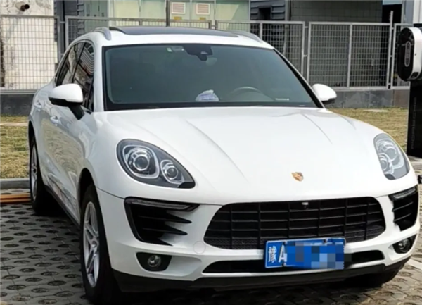 凭空多2条维保记录!一保时捷4S店被指伪造里程:回应称实习生失误