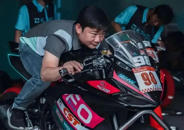 WSBK赛场上一战封神!张雪机车投资方已猛赚500%