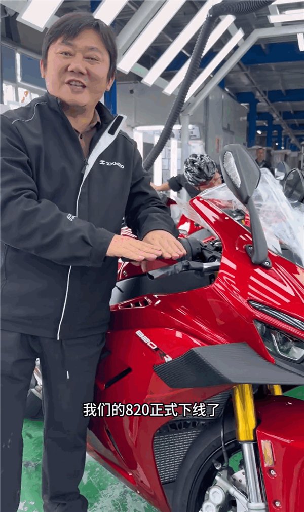 中国首款WSBK冠军摩托车!张雪820RR正式量产下线