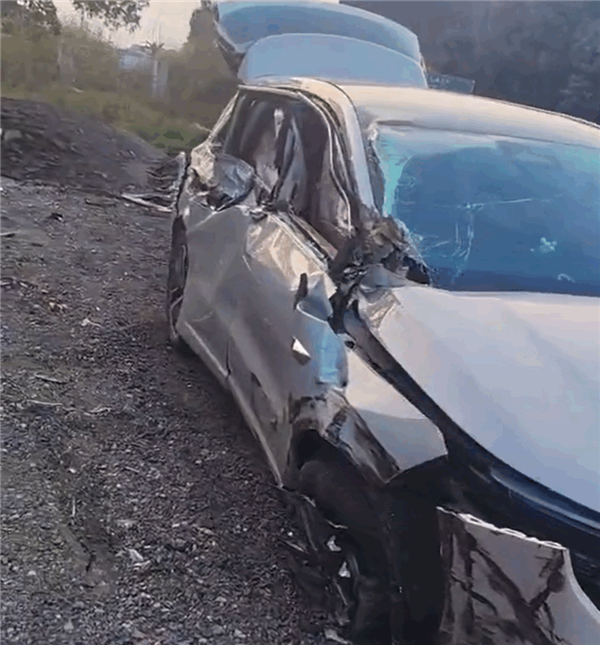 理想被大货车拖行20米后全员毫发无伤车主:下辆车还选理想