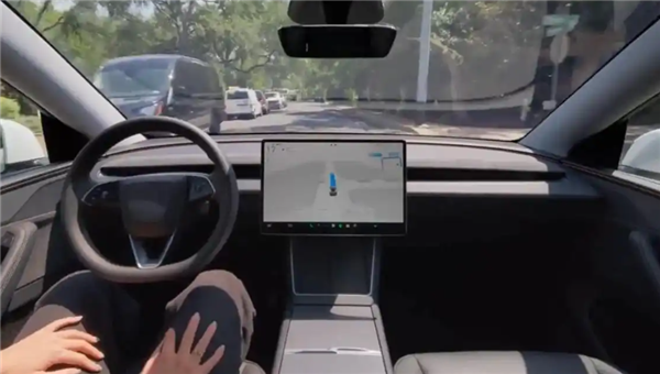 特斯拉严打“FSD越狱”:用户将承担事故全责并失去保修