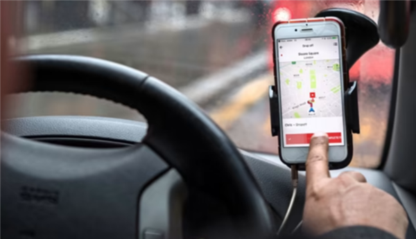 谈好200元送回手机!乘客拿到后翻脸投诉司机执法队:全额退还