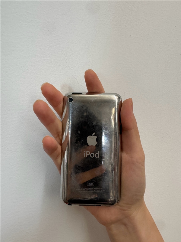 微信员工晒微信开发第一个版本的测试机:经典神机iPodtouch4