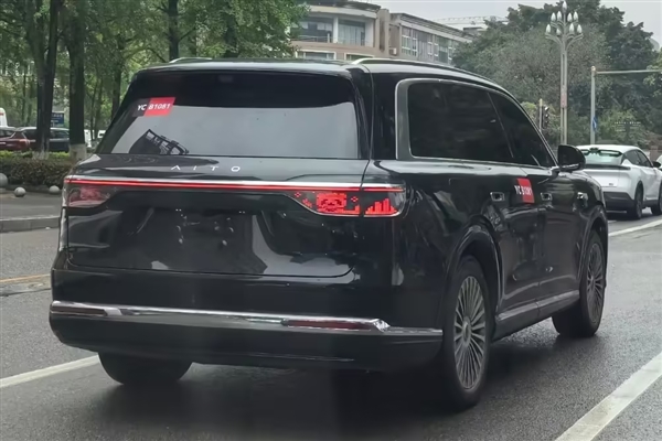 电池容量暴增新款问界M9实车曝光:比老款硬朗太多