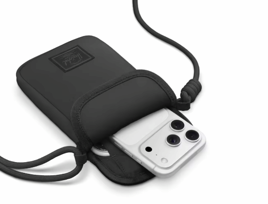 售价413元!苹果官网上架iPhone斜挎包:可放置AirTag追踪器