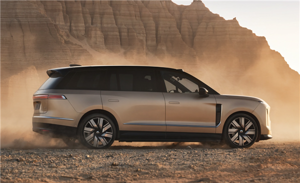 坐车也能做足疗!蔚来ES9行业首发机械足底按摩