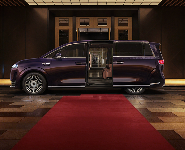 首发智能交互式侧门光毯刘亦菲体验鸿蒙智行智界V9:挥手能关门