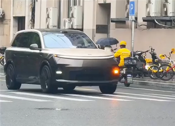 新一代理想L9无伪实车曝光:整体变圆润首次用上双色车漆
