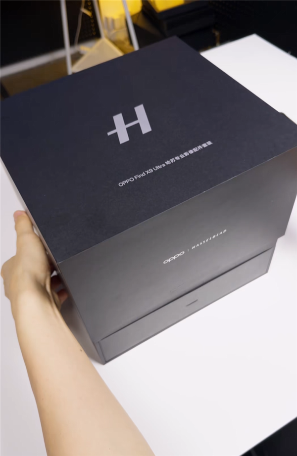 OPPOFindX9Ultra哈苏专业影像配件套装开箱仪式感拉满