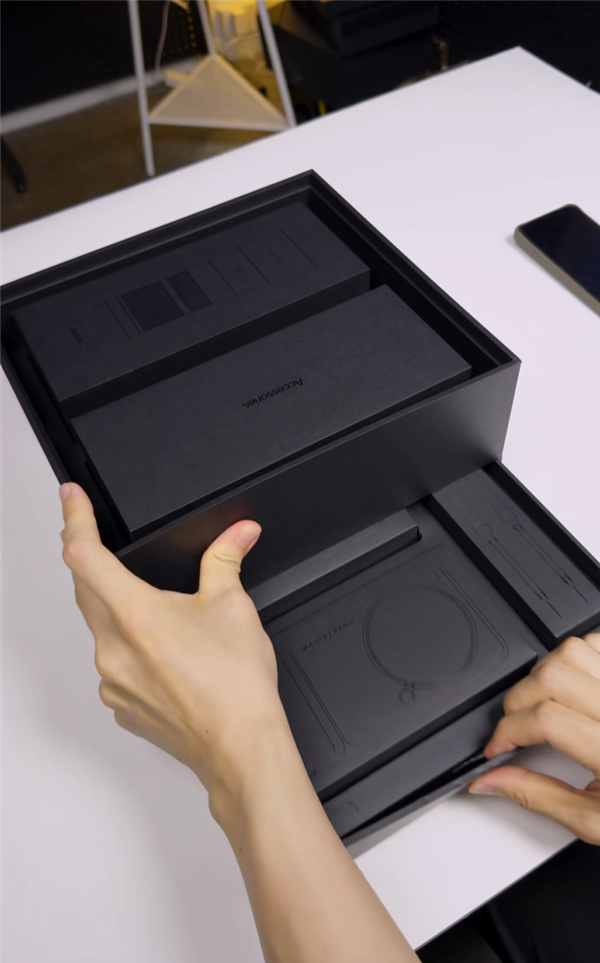 OPPOFindX9Ultra哈苏专业影像配件套装开箱仪式感拉满