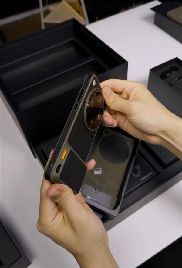 OPPOFindX9Ultra哈苏专业影像配件套装开箱仪式感拉满