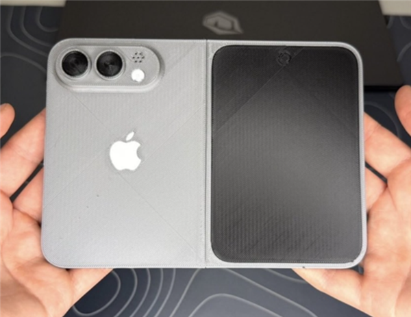 国内售价约1.4万元!苹果首款折叠屏曝光:将采用石墨烯+VC散热