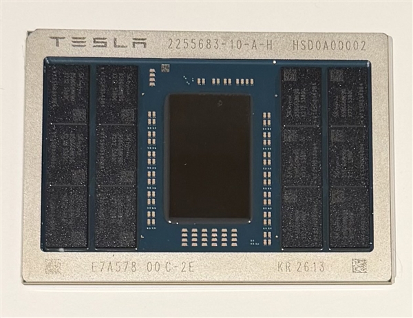 性能暴增40倍!特斯拉最新一代AI5芯片成功流片:马斯克首次公开实物照