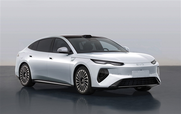 比亚迪海洋网旗舰轿车海豹08内饰官图发布:审美高级起来了