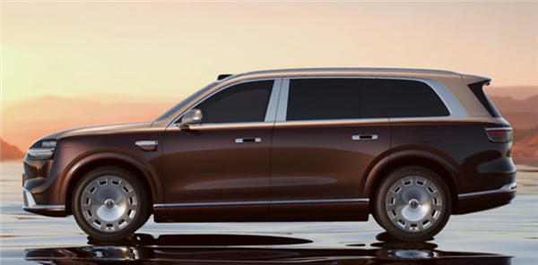 鸿蒙智行又一把利剑!问界M9L要来了:5.4米车长、定位行政级SUV