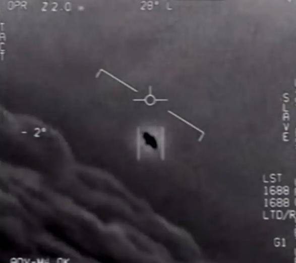 美国正式公布大量UFO画面:有的形似“八芒星”、有的移速极快…