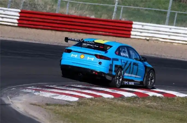 中国赛车+车手再夺世界冠军!吉利星瑞TCR首战即登顶