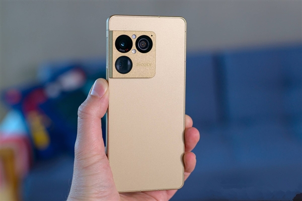 索尼万元机皇Xperia1VIII翻车!AI相机负优化被网友疯狂吐槽